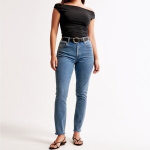 NWOT Abercrombie Curve Love High Rise Skinny Jean Medium Wash Size 6/28 Long